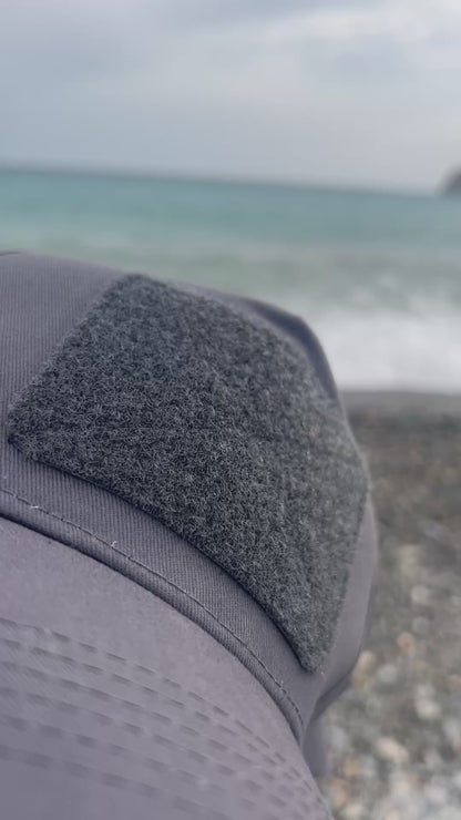 Pose d’un patch Victoria Nova interchangeable sur casquette Pablo & Hugo avec système Velcro